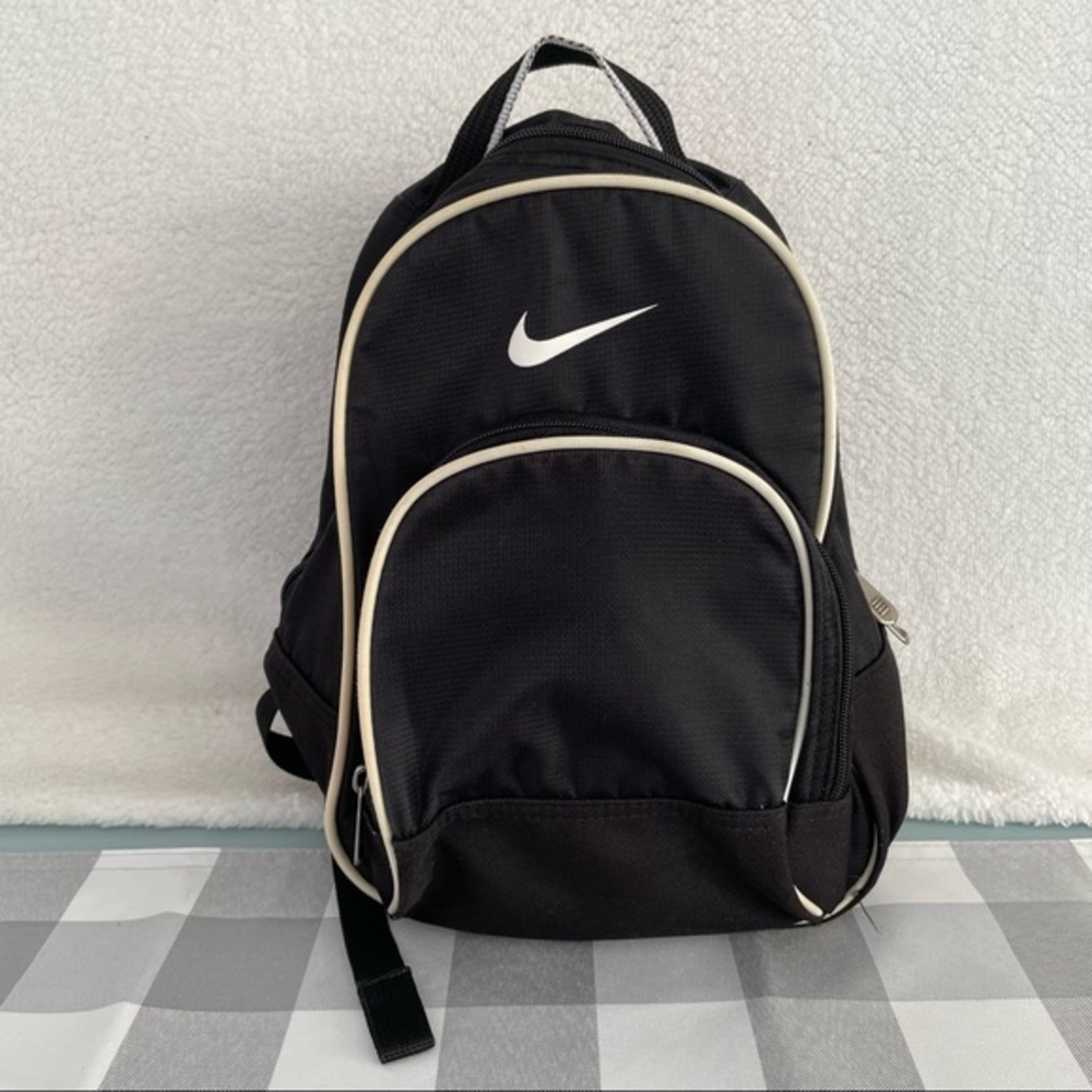 Nike small backpack, black and white